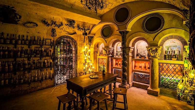 La Tour d’Argent Offers Visits to Underground Cellars